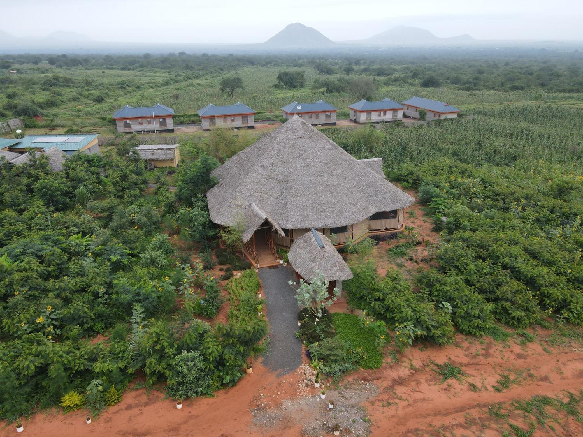 Tausa Tsavo Eco Lodge Voi Exteriör bild