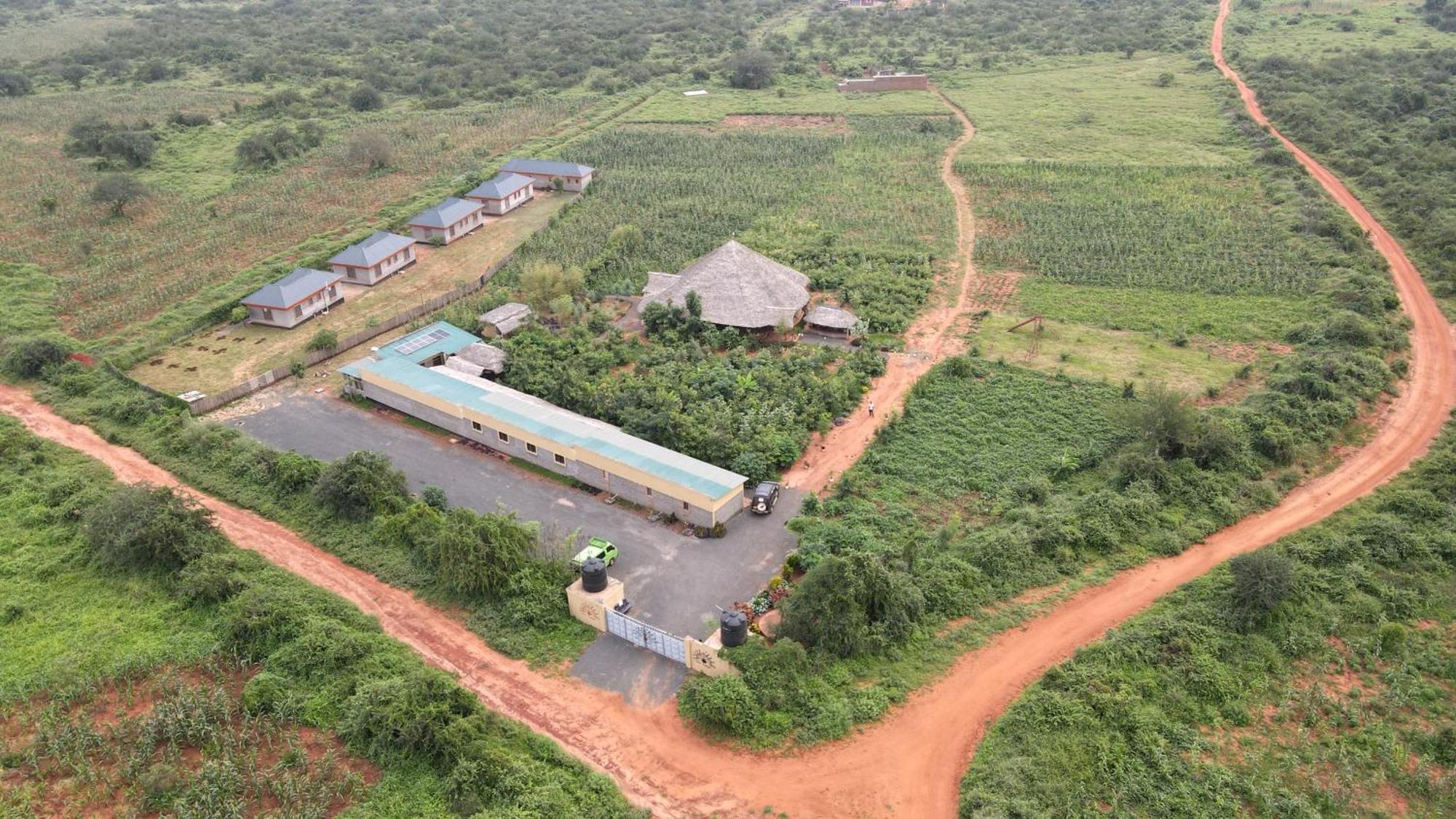 Tausa Tsavo Eco Lodge Voi Exteriör bild