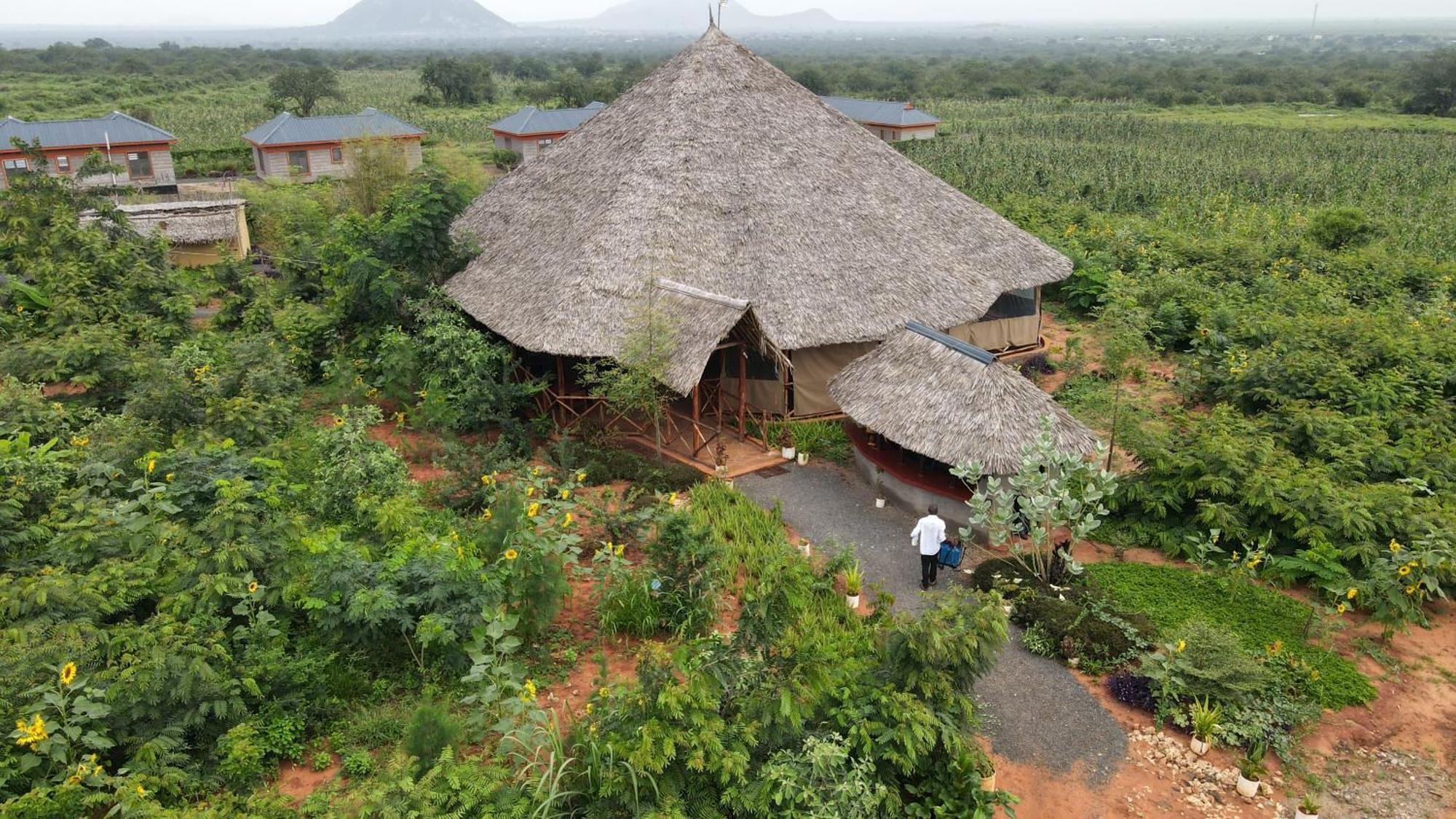 Tausa Tsavo Eco Lodge Voi Exteriör bild
