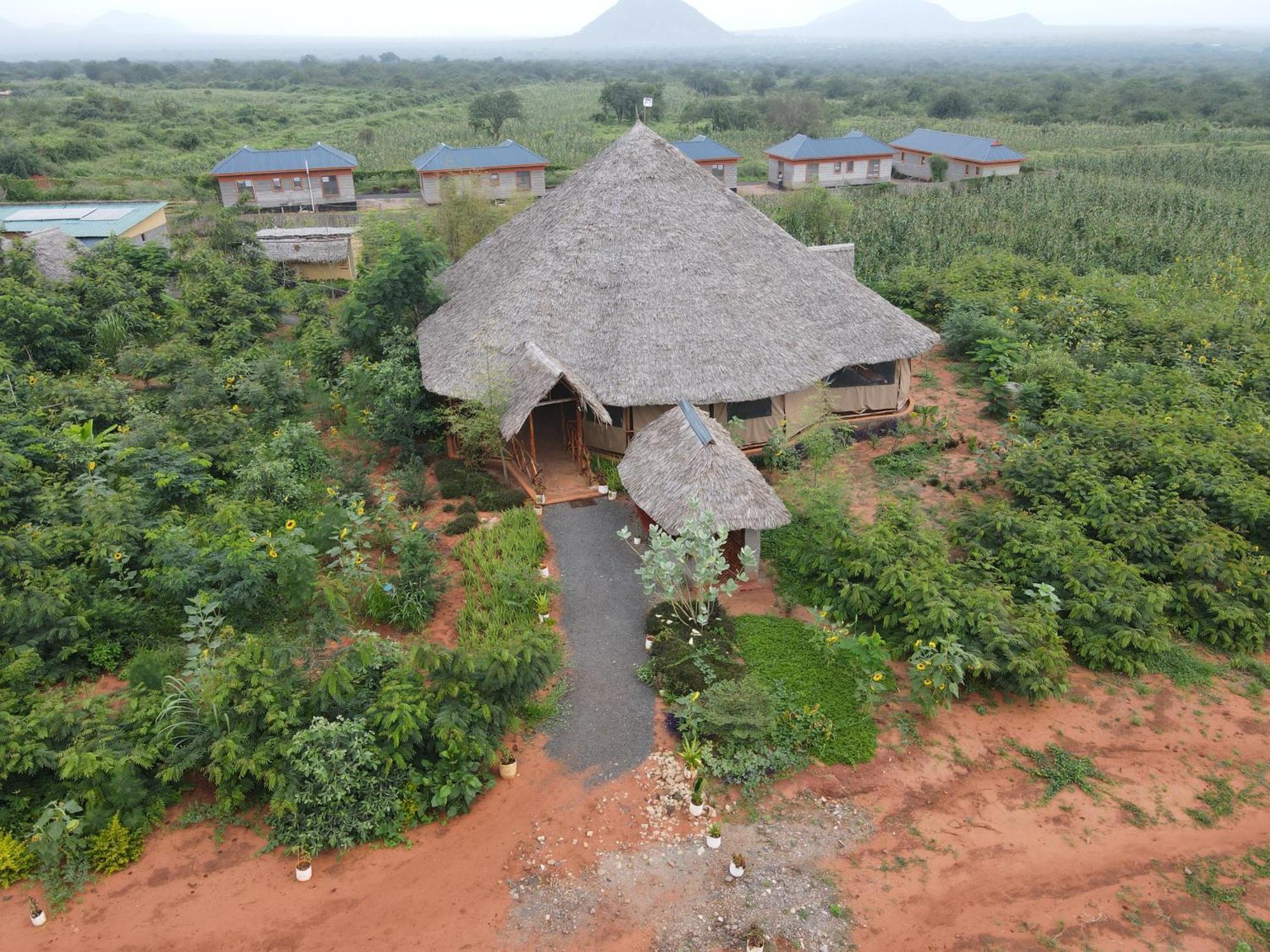 Tausa Tsavo Eco Lodge Voi Exteriör bild