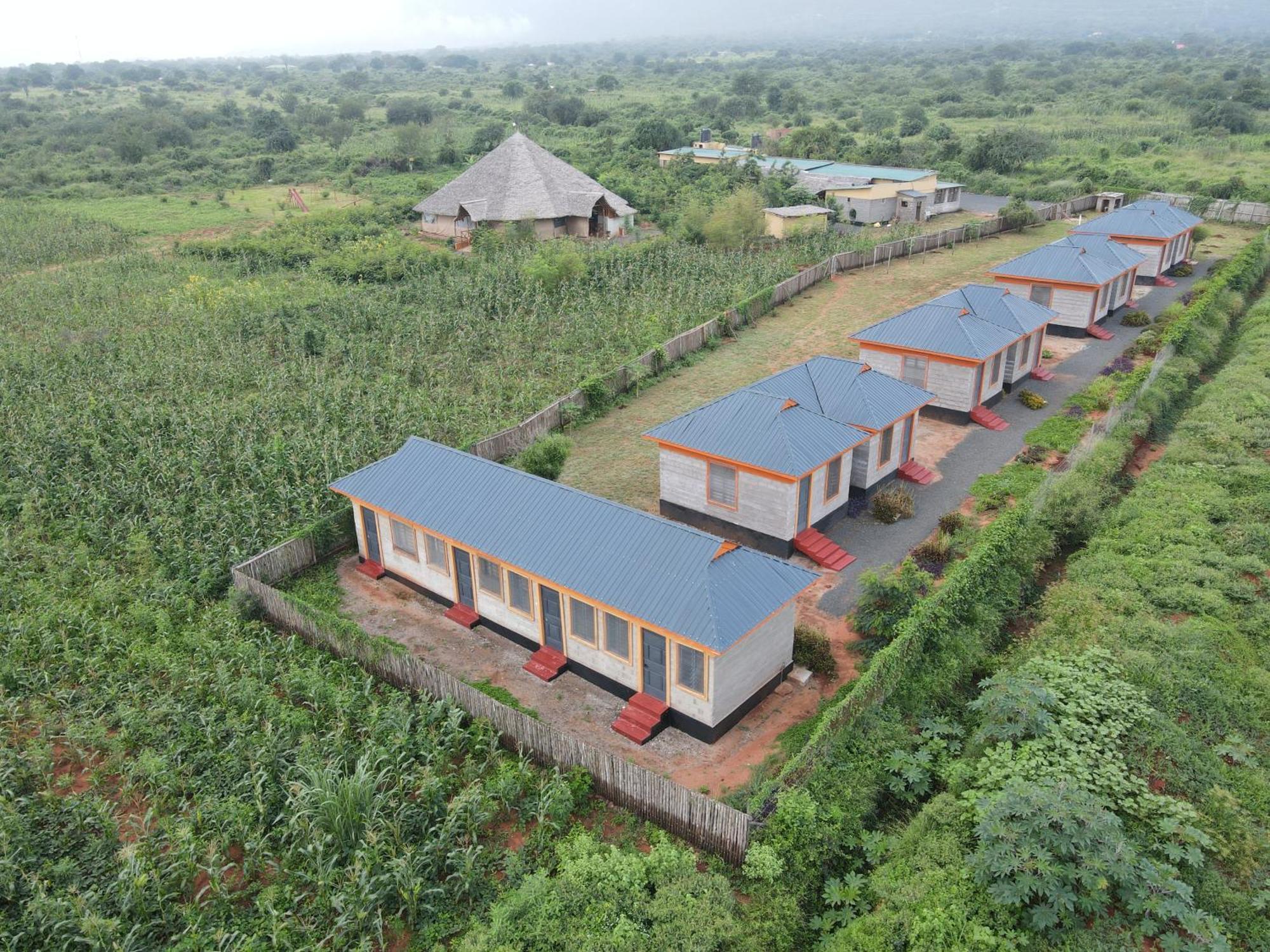 Tausa Tsavo Eco Lodge Voi Exteriör bild
