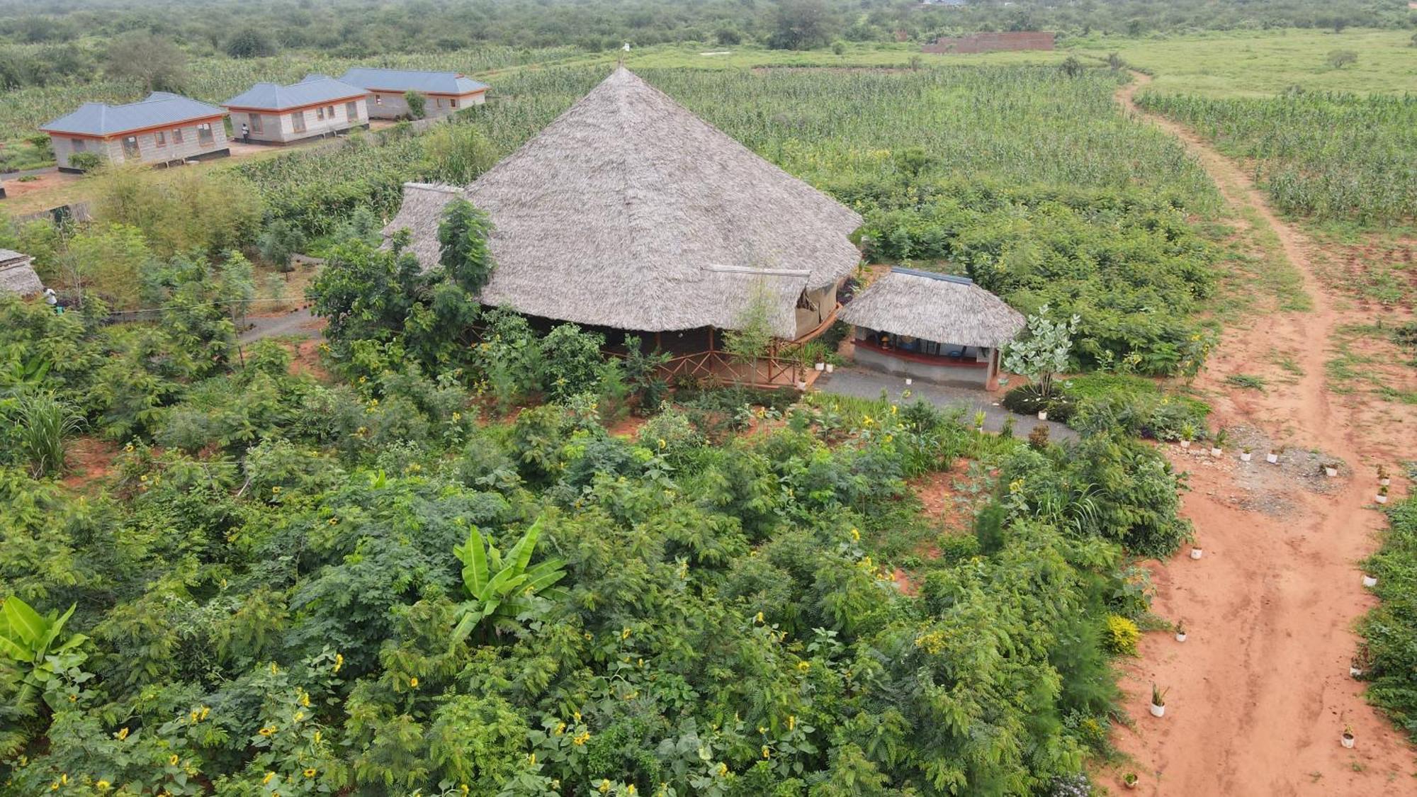 Tausa Tsavo Eco Lodge Voi Exteriör bild