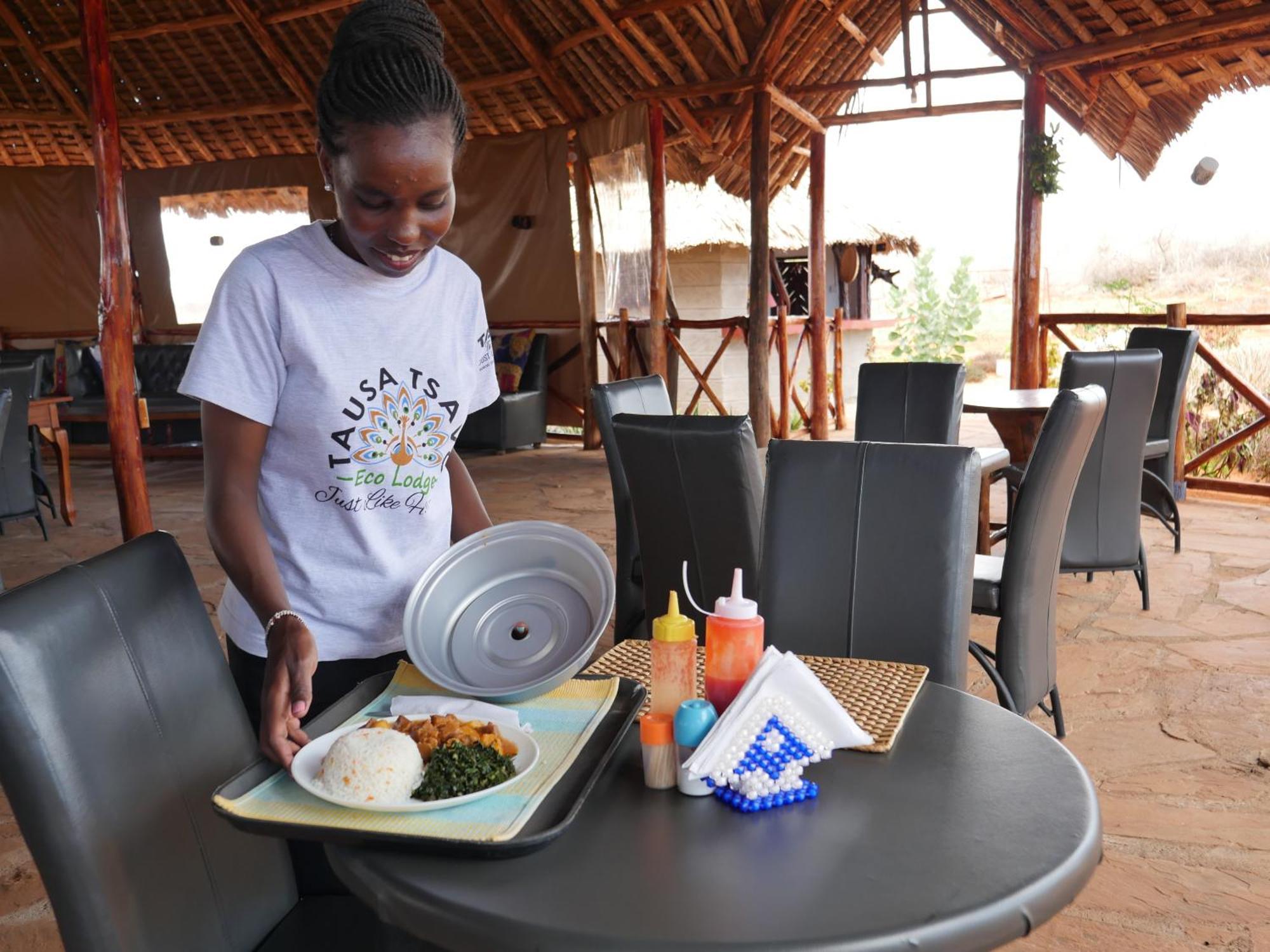 Tausa Tsavo Eco Lodge Voi Exteriör bild