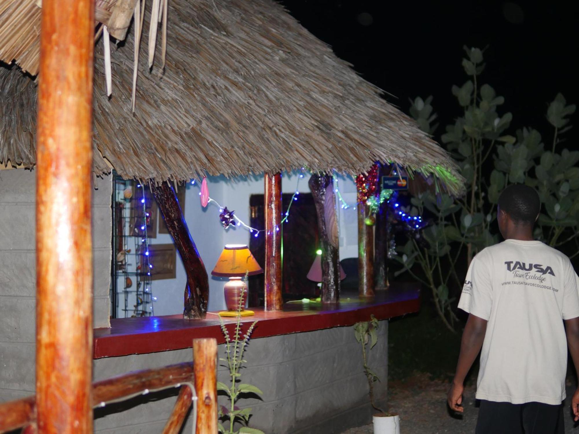 Tausa Tsavo Eco Lodge Voi Exteriör bild