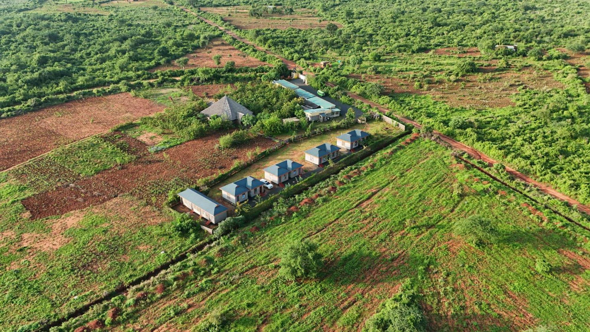 Tausa Tsavo Eco Lodge Voi Exteriör bild