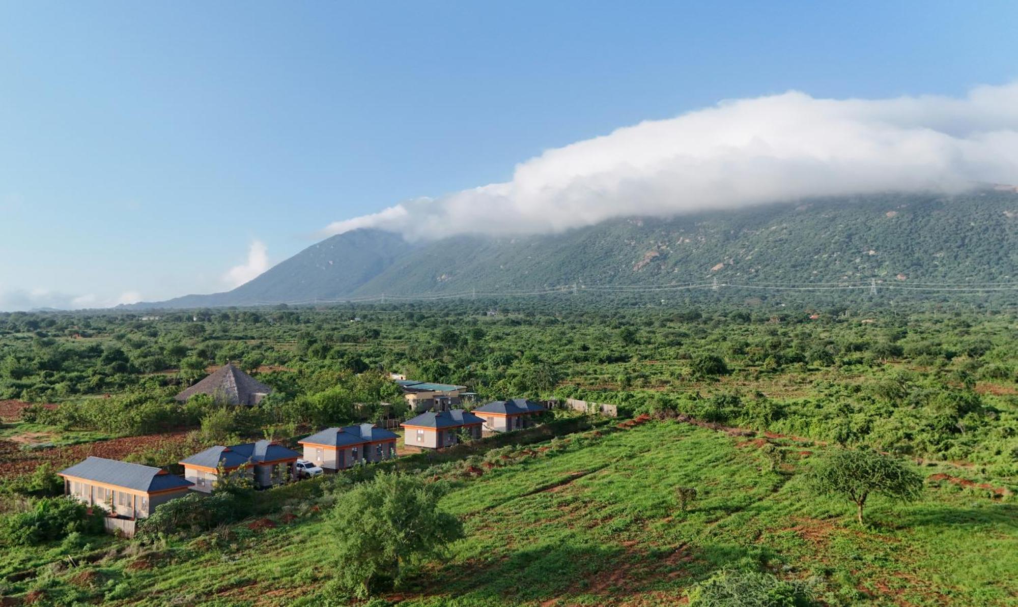 Tausa Tsavo Eco Lodge Voi Exteriör bild